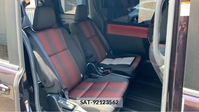 Toyota VOXY 2020-11 8282445-6
