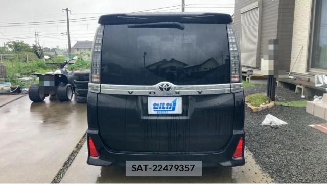 Toyota VOXY 2015-08 8282495-1