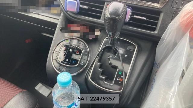 Toyota VOXY 2015-08 8282495-14