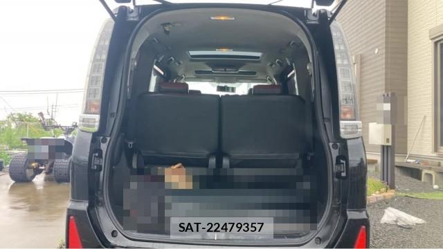Toyota VOXY 2015-08 8282495-17