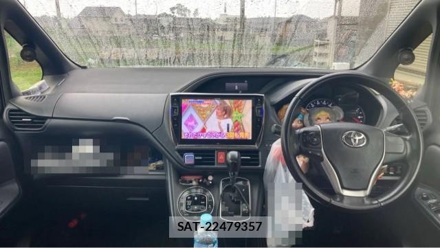 Toyota VOXY 2015-08 8282495-2