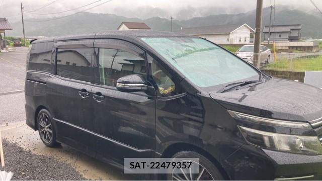 Toyota VOXY 2015-08 8282495-3