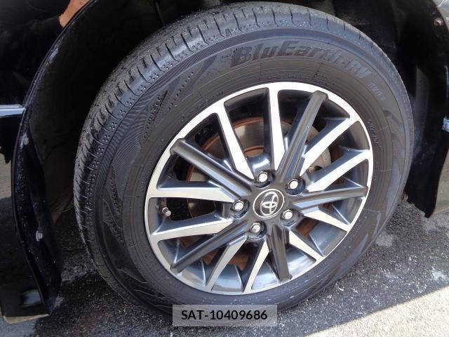 Toyota VOXY 2014-03 8282537-3