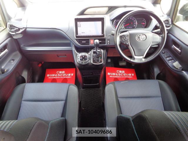 Toyota VOXY 2014-03 8282537-4