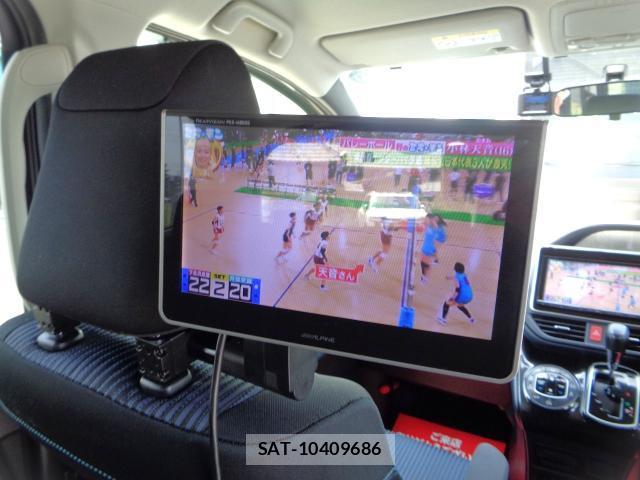 Toyota VOXY 2014-03 8282537-6