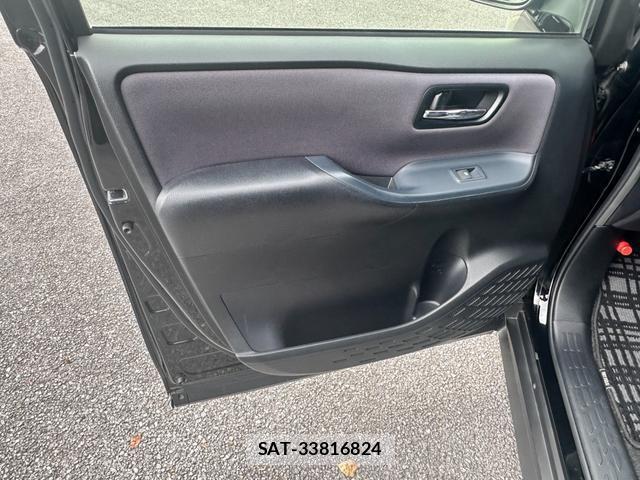 Toyota VOXY 2015-01 8282563-10