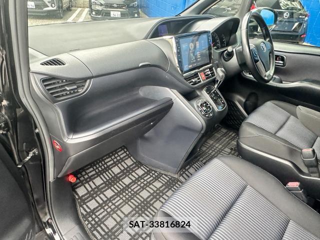 Toyota VOXY 2015-01 8282563-11
