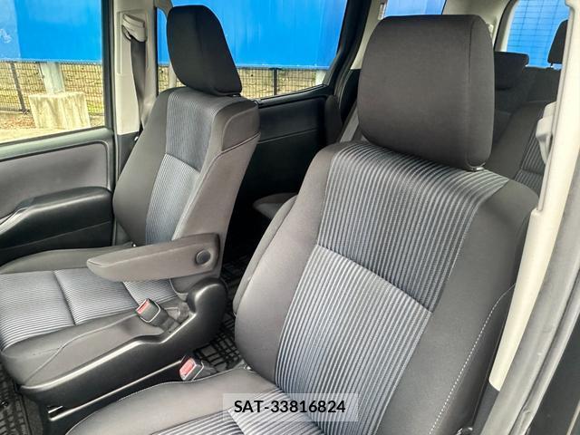 Toyota VOXY 2015-01 8282563-12