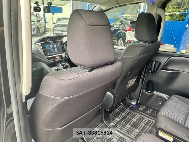 Toyota VOXY 2015-01 8282563-13