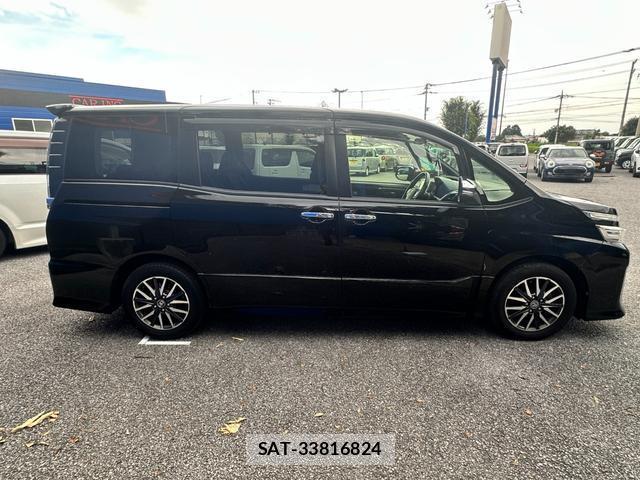 Toyota VOXY 2015-01 8282563-3