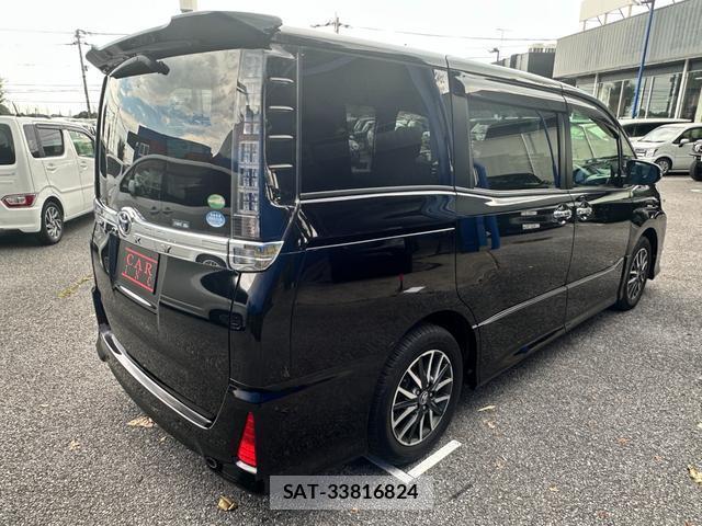 Toyota VOXY 2015-01 8282563-4