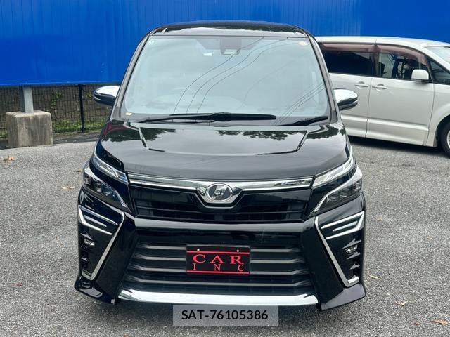 Toyota VOXY 2018-04 8282565-1