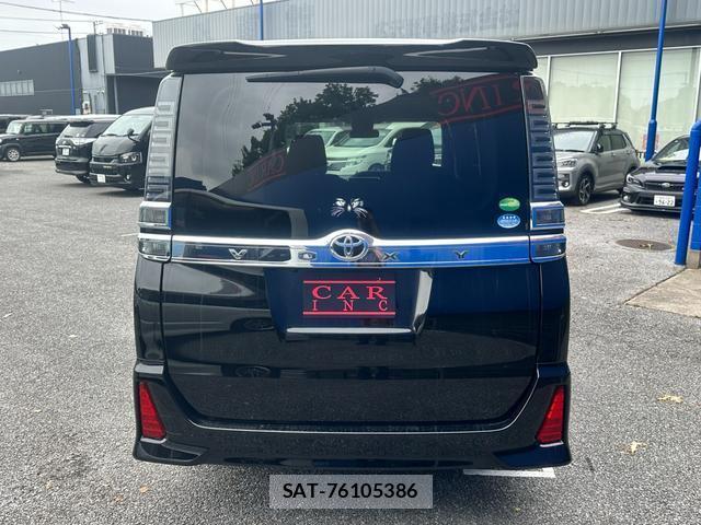 Toyota VOXY 2018-04 8282565-5