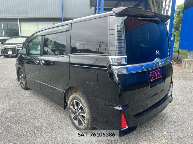 Toyota VOXY 2018-04 8282565-6