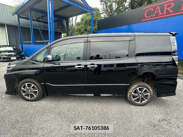 Toyota VOXY 2018-04 8282565-7