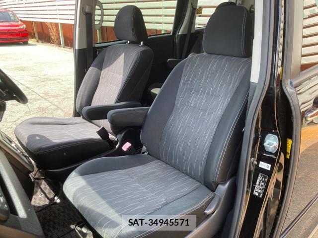 Toyota VOXY 2012-06 8282643-10