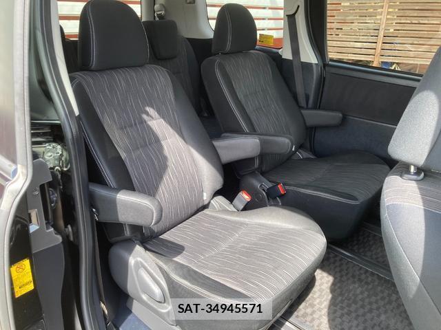 Toyota VOXY 2012-06 8282643-11