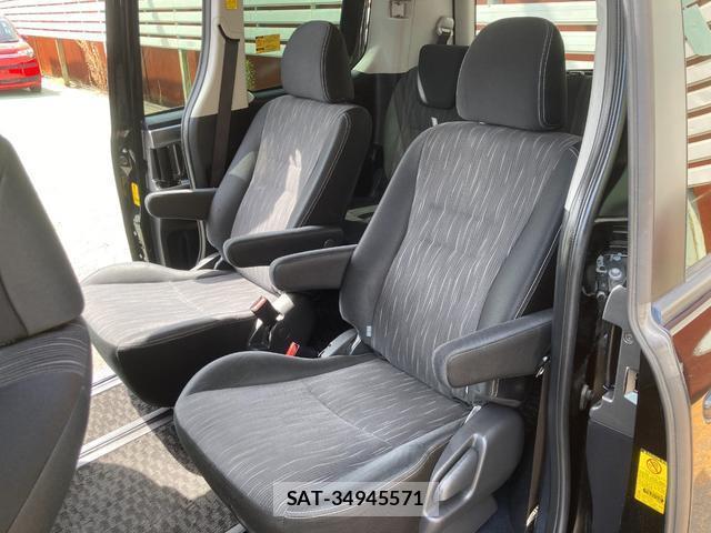 Toyota VOXY 2012-06 8282643-12