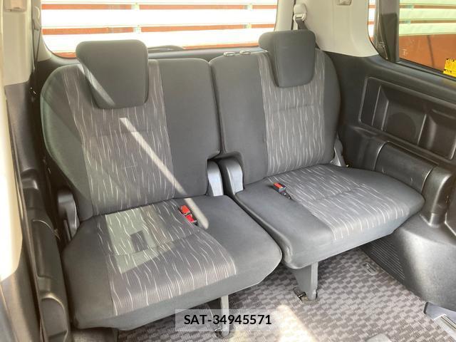 Toyota VOXY 2012-06 8282643-13