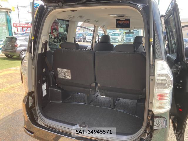 Toyota VOXY 2012-06 8282643-17