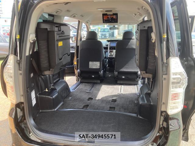 Toyota VOXY 2012-06 8282643-18