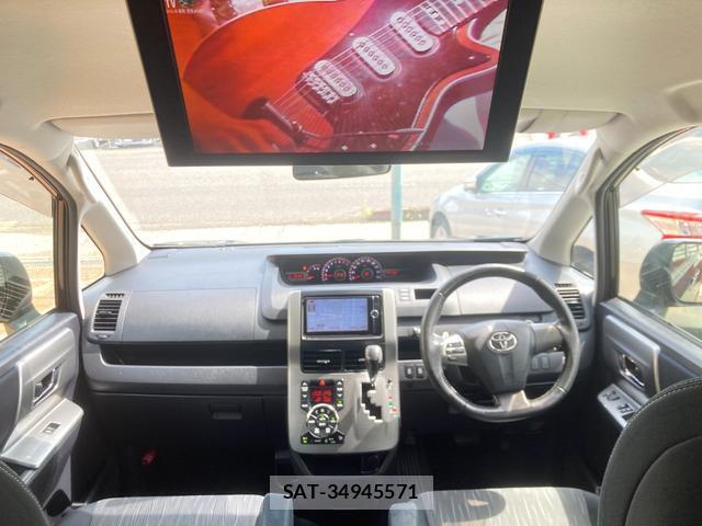 Toyota VOXY 2012-06 8282643-2