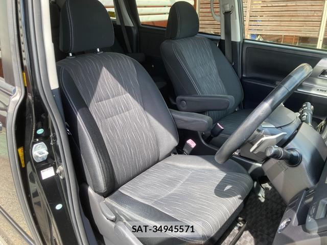Toyota VOXY 2012-06 8282643-9