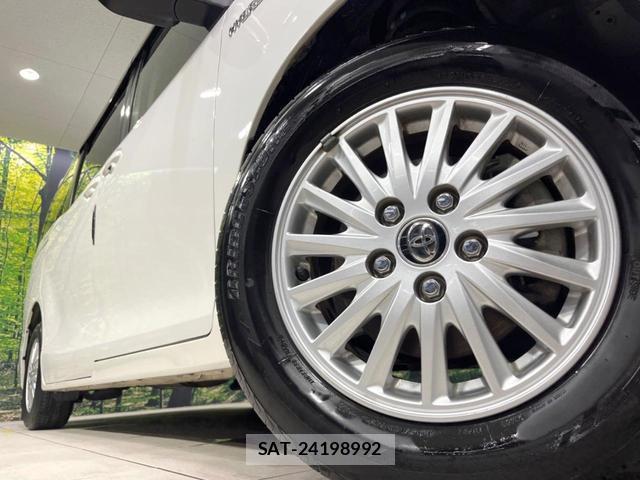 Toyota VOXY 2017-05 8282645-13