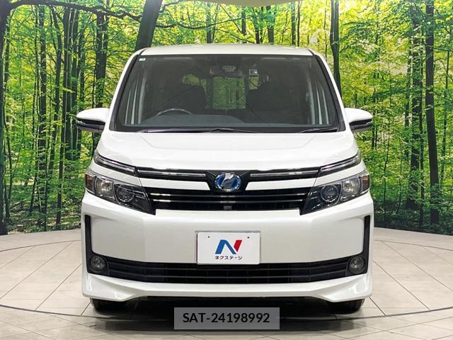 Toyota VOXY 2017-05 8282645-14