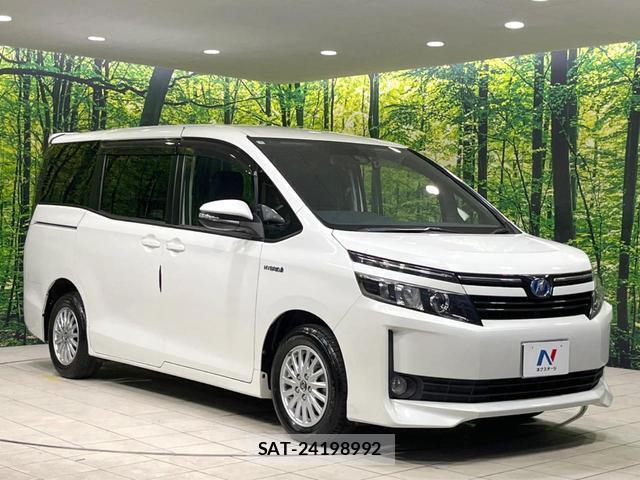 Toyota VOXY 2017-05 8282645-16