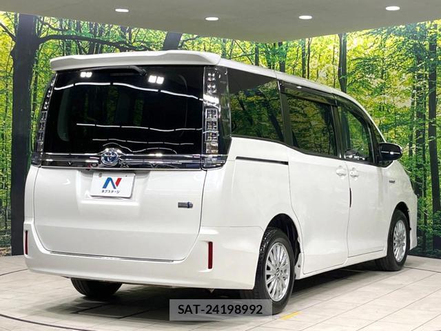 Toyota VOXY 2017-05 8282645-17