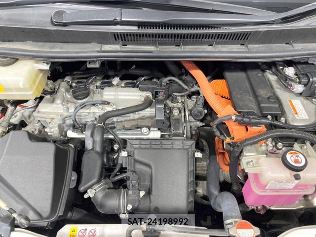 Toyota VOXY 2017-05 8282645-18