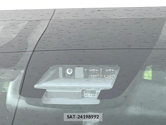 Toyota VOXY 2017-05 8282645-5