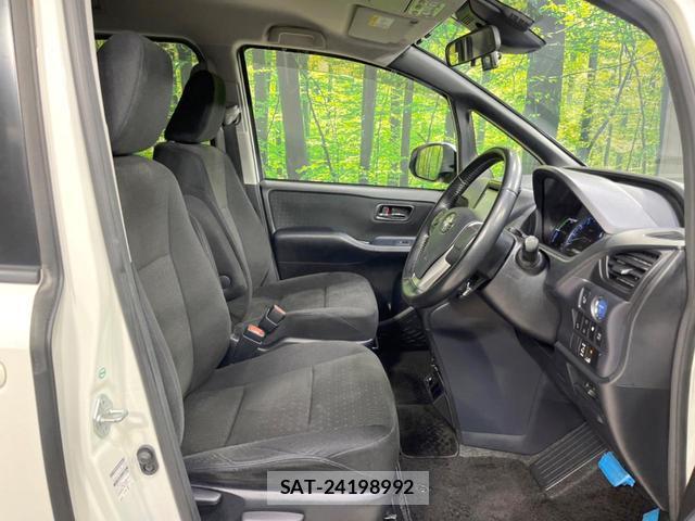 Toyota VOXY 2017-05 8282645-7
