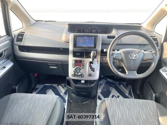 Toyota VOXY 2012-01 8282702-1