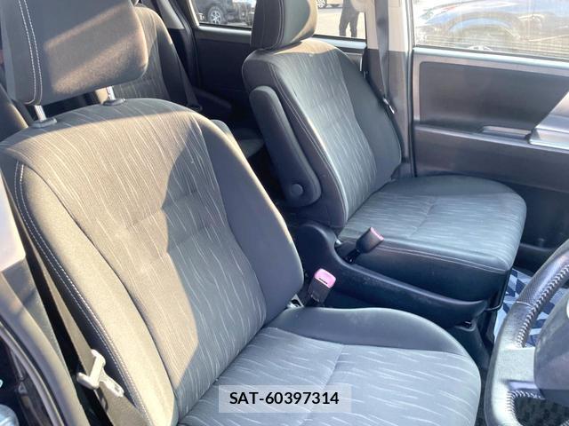 Toyota VOXY 2012-01 8282702-6