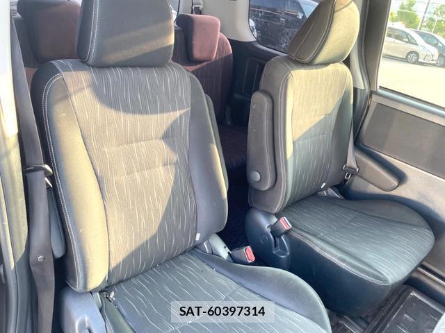 Toyota VOXY 2012-01 8282702-7