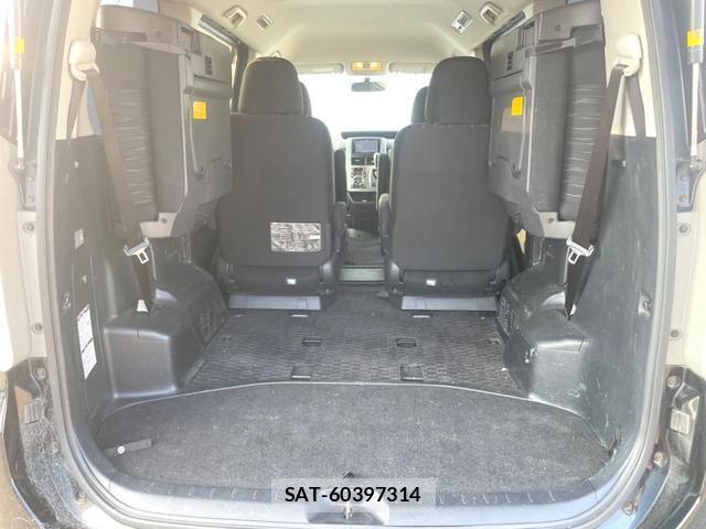 Toyota VOXY 2012-01 8282702-9