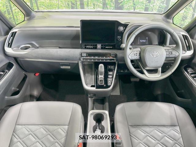 Toyota VOXY 2026-06 8282793-1
