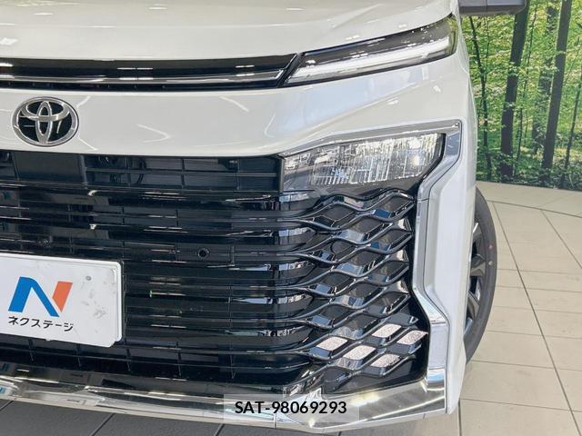 Toyota VOXY 2026-06 8282793-11