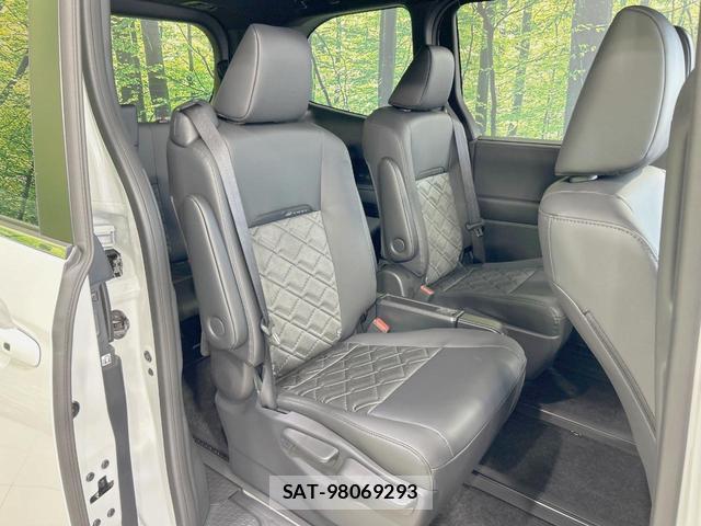 Toyota VOXY 2026-06 8282793-8