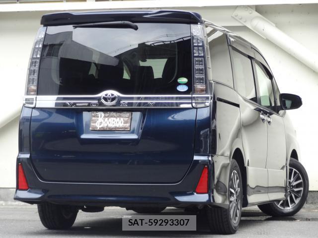 Toyota VOXY 2015-02 8282936-1