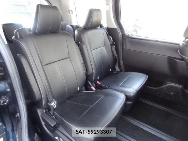 Toyota VOXY 2015-02 8282936-12