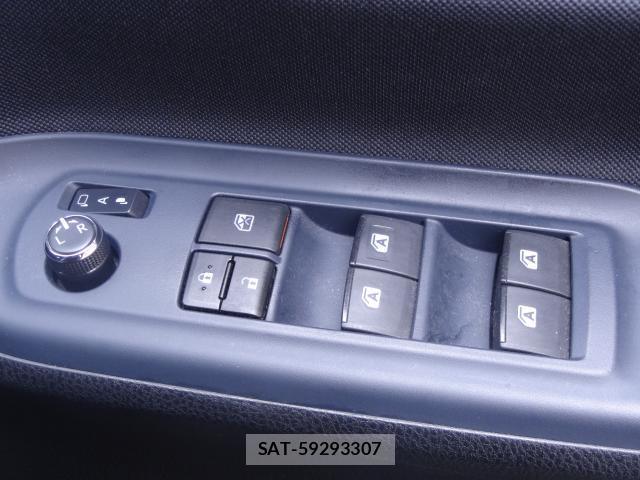 Toyota VOXY 2015-02 8282936-13