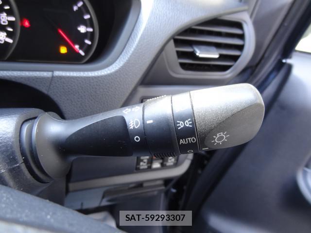 Toyota VOXY 2015-02 8282936-14