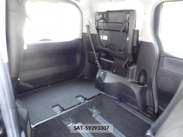 Toyota VOXY 2015-02 8282936-16