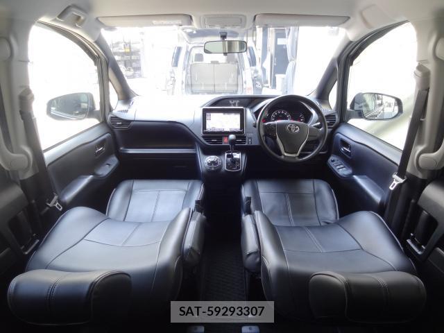 Toyota VOXY 2015-02 8282936-2