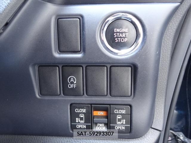 Toyota VOXY 2015-02 8282936-5