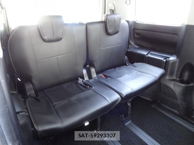 Toyota VOXY 2015-02 8282936-9