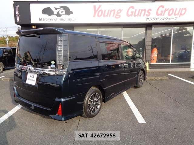 Toyota VOXY 2016-08 8282988-10